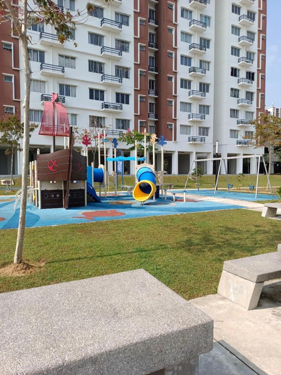 Nena Homestay Setia Alam, Air Conditioned, High Speed Internet Shah Alam Eksteriør bilde
